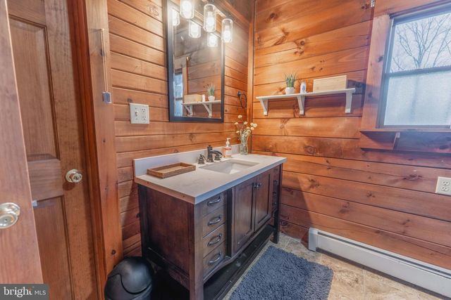 9 IRISH RD, New Bloomfield, PA 17068