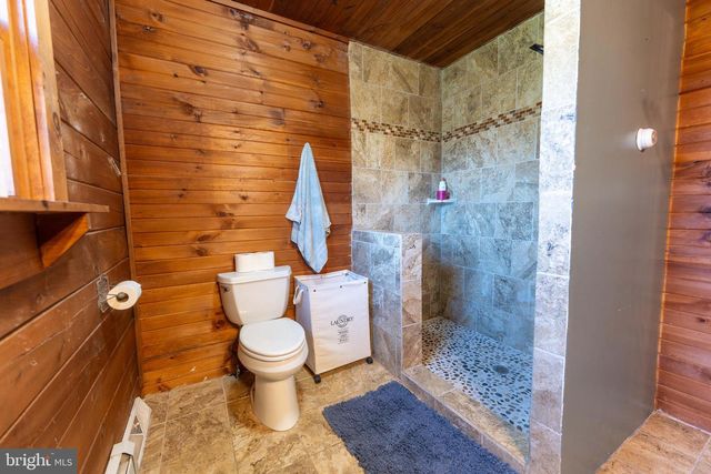 9 IRISH RD, New Bloomfield, PA 17068