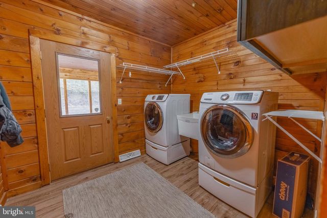 9 IRISH RD, New Bloomfield, PA 17068