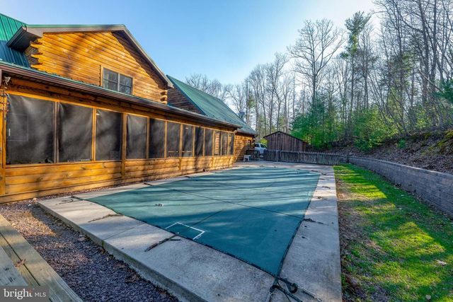 9 IRISH RD, New Bloomfield, PA 17068