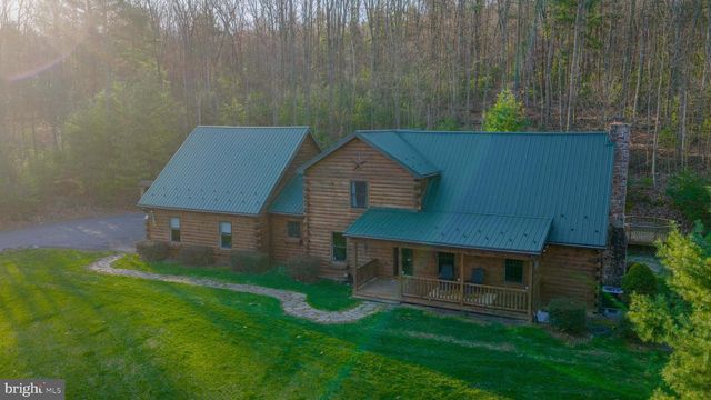 9 IRISH RD, New Bloomfield, PA 17068
