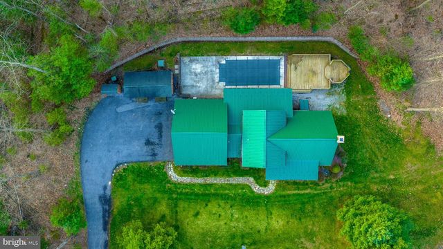 9 IRISH RD, New Bloomfield, PA 17068
