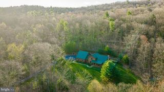 9 IRISH RD, New Bloomfield, PA 17068
