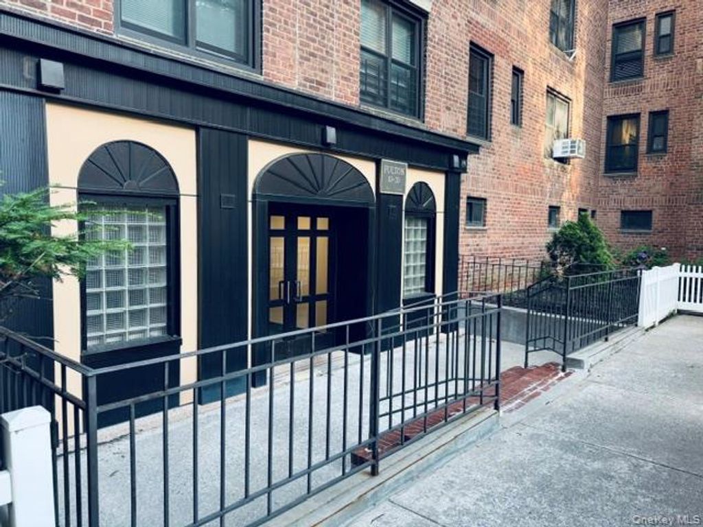 83-20 98th Street 5D, Woodhaven, NY 11421 — photo 2