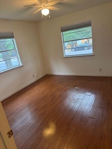 1212 Taulbee LN B, Austin, TX 78757