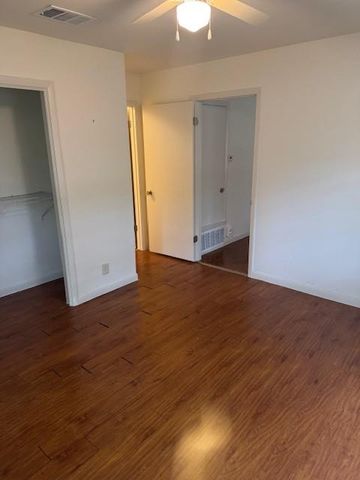 1212 Taulbee LN B, Austin, TX 78757