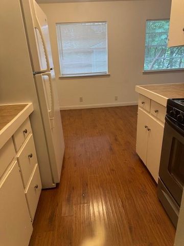 1212 Taulbee LN B, Austin, TX 78757