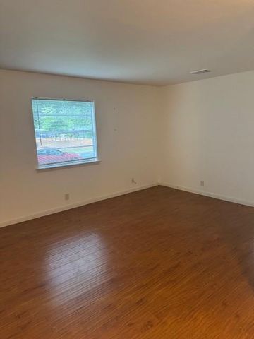 1212 Taulbee LN B, Austin, TX 78757