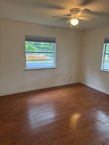 1212 Taulbee LN B, Austin, TX 78757