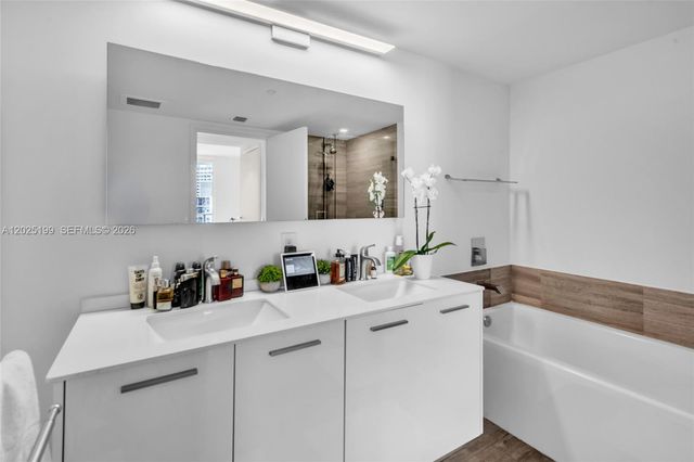 1300 Brickell Bay Dr 3408, Miami, FL 33131