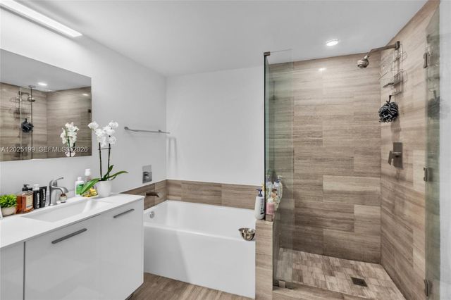 1300 Brickell Bay Dr 3408, Miami, FL 33131