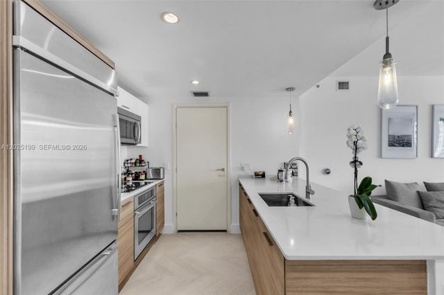1300 Brickell Bay Dr 3408, Miami, FL 33131