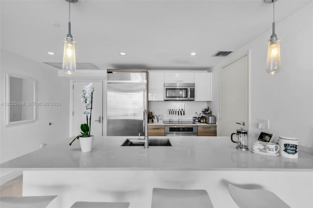 1300 Brickell Bay Dr 3408, Miami, FL 33131