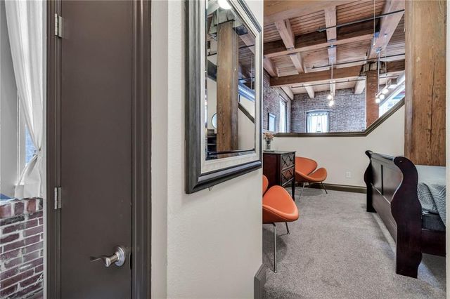 308 W 8th Street 201, Kansas City, MO 64105