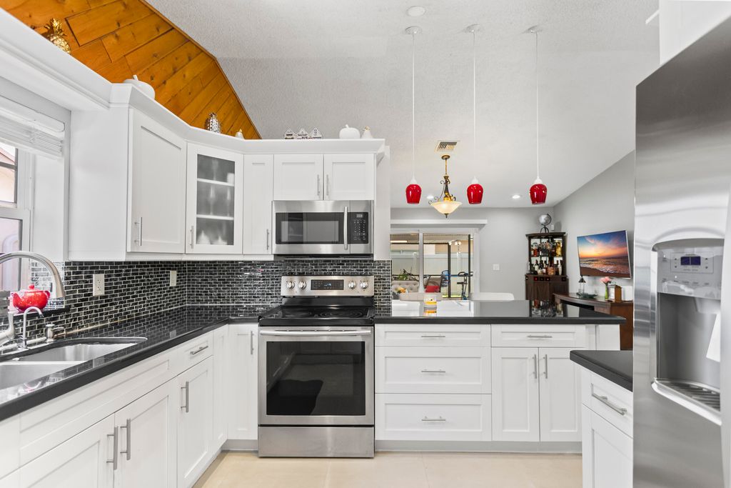 8620 NW 48th Street, Lauderhill, FL 33351