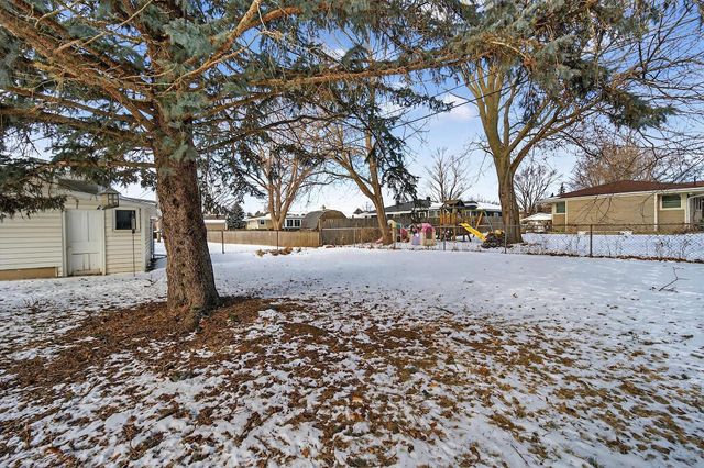 532 Rose Ann DRIVE, Burlington, WI 53105