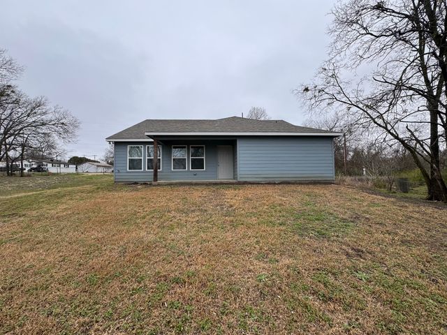 206 White Street, Italy, TX 76651