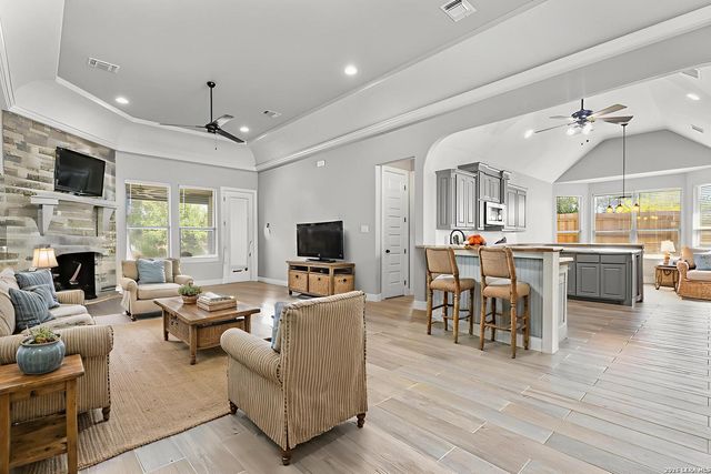 291 Strasbourg, Castroville, TX 78009