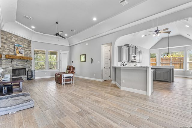 291 Strasbourg, Castroville, TX 78009