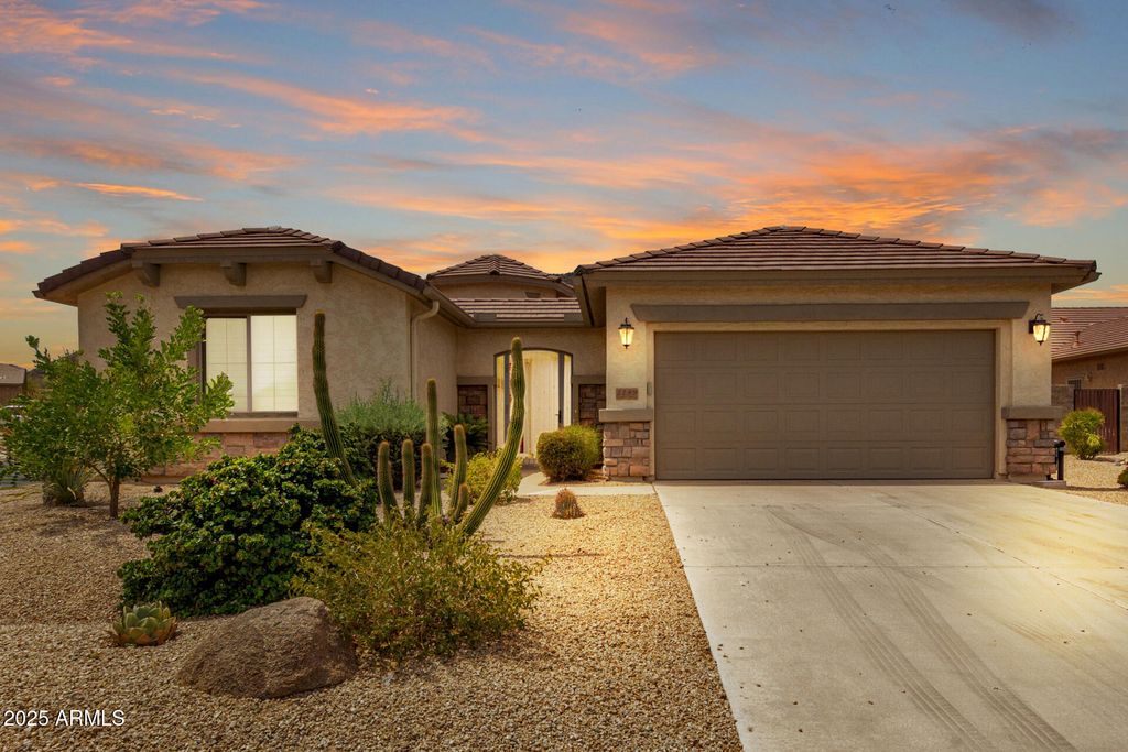 1189 W CUTLEAF Circle, San Tan Valley, AZ 85143