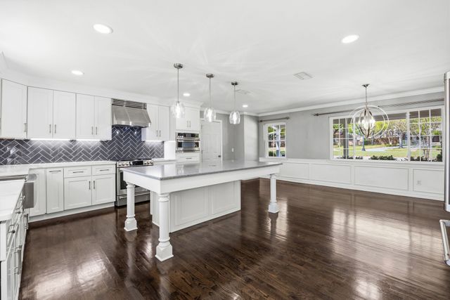 1636 W Red Bird Lane, Dallas, TX 75232