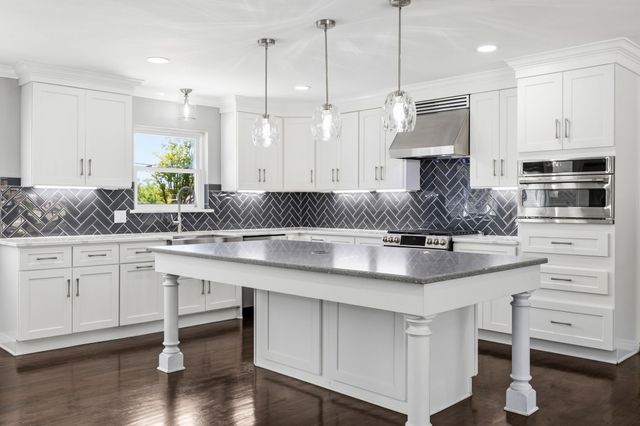 1636 W Red Bird Lane, Dallas, TX 75232