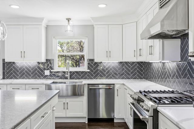 1636 W Red Bird Lane, Dallas, TX 75232