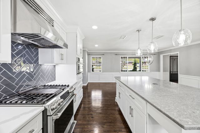 1636 W Red Bird Lane, Dallas, TX 75232