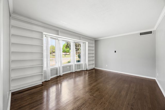 1636 W Red Bird Lane, Dallas, TX 75232