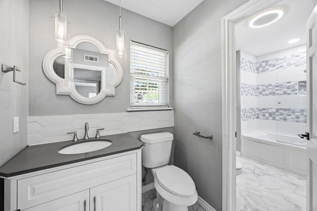 1636 W Red Bird Lane, Dallas, TX 75232