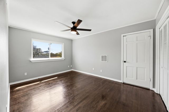 1636 W Red Bird Lane, Dallas, TX 75232