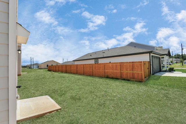 1361 Road 5102, Cleveland, TX 77327