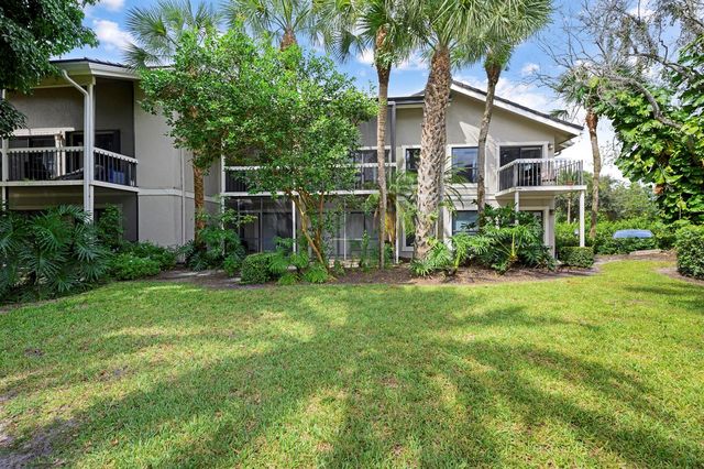 11863 Wimbledon Circle 543, Wellington, FL 33414