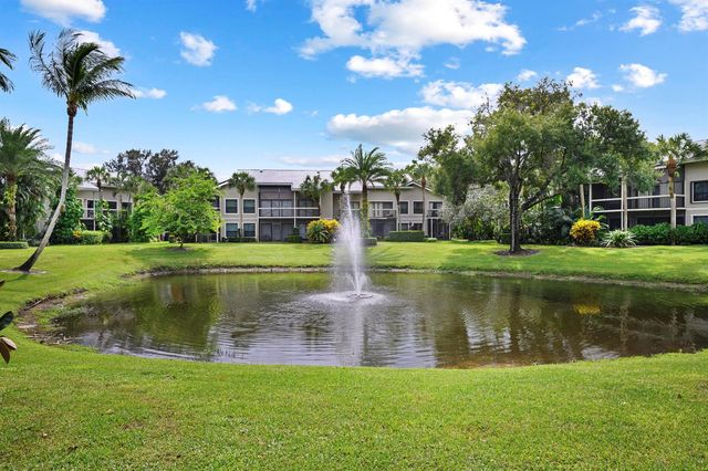 11863 Wimbledon Circle 543, Wellington, FL 33414