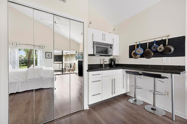 11863 Wimbledon Circle 543, Wellington, FL 33414
