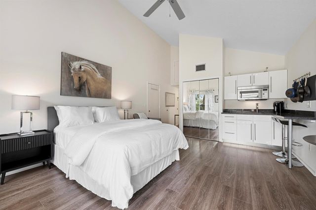 11863 Wimbledon Circle 543, Wellington, FL 33414
