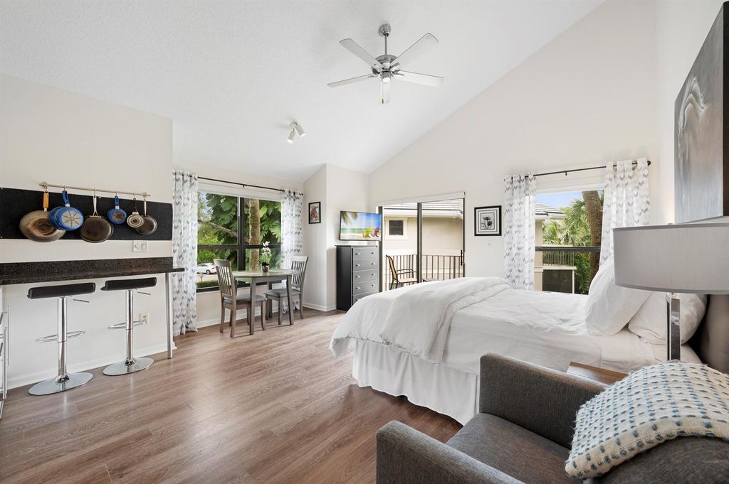 11863 Wimbledon Circle 543, Wellington, FL 33414