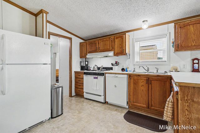 2079 W Mcmillan Road, Fruitland Twp, MI 49445