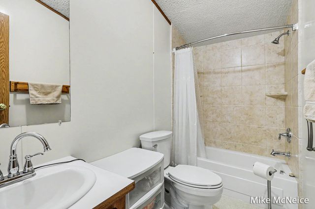 2079 W Mcmillan Road, Fruitland Twp, MI 49445