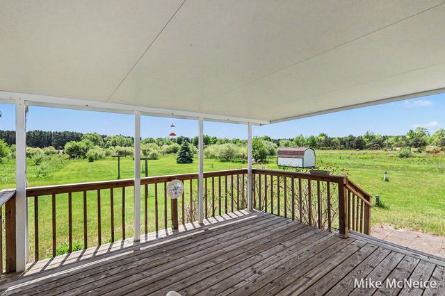 2079 W Mcmillan Road, Fruitland Twp, MI 49445