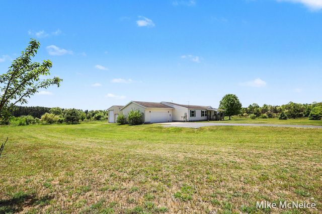 2079 W Mcmillan Road, Fruitland Twp, MI 49445