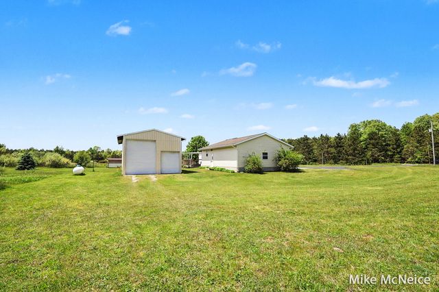 2079 W Mcmillan Road, Fruitland Twp, MI 49445