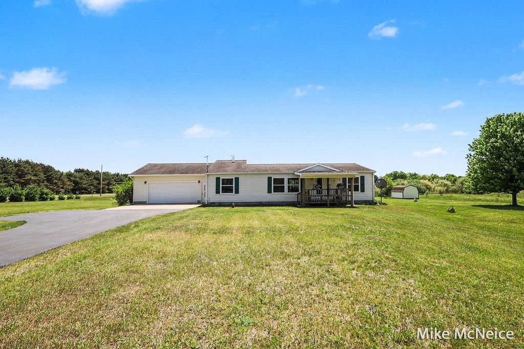 2079 W Mcmillan Road, Fruitland Twp, MI 49445