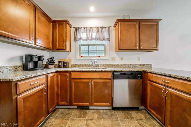 27282 Emerald Oval N, Olmsted Twp, OH 44138