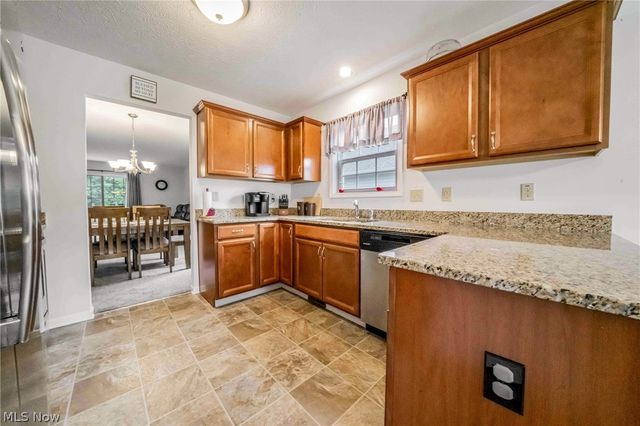 27282 Emerald Oval N, Olmsted Twp, OH 44138