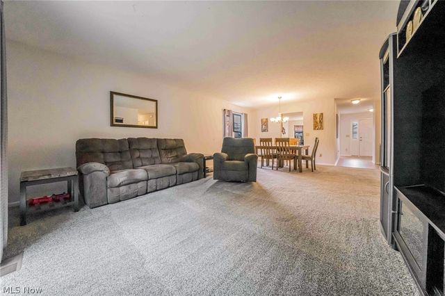 27282 Emerald Oval N, Olmsted Twp, OH 44138
