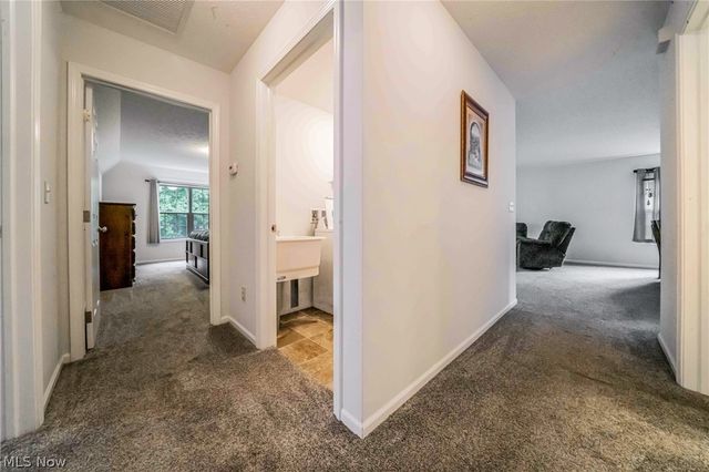 27282 Emerald Oval N, Olmsted Twp, OH 44138