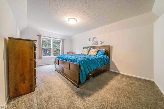 27282 Emerald Oval N, Olmsted Twp, OH 44138