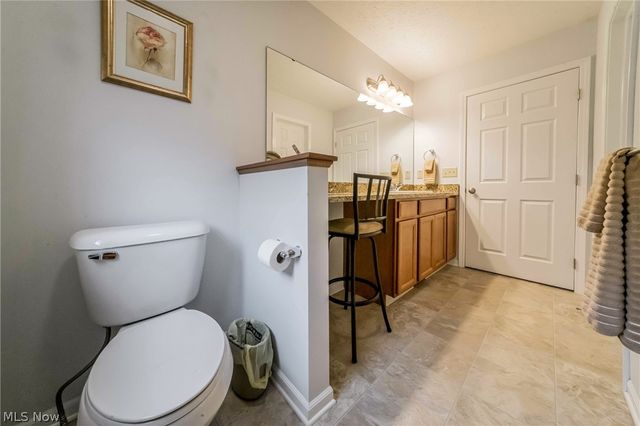 27282 Emerald Oval N, Olmsted Twp, OH 44138
