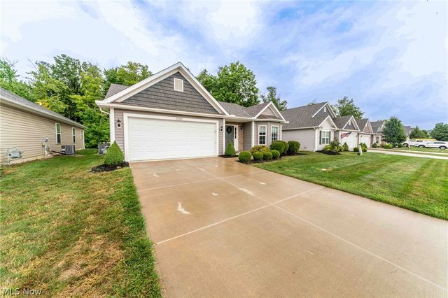27282 Emerald Oval N, Olmsted Twp, OH 44138